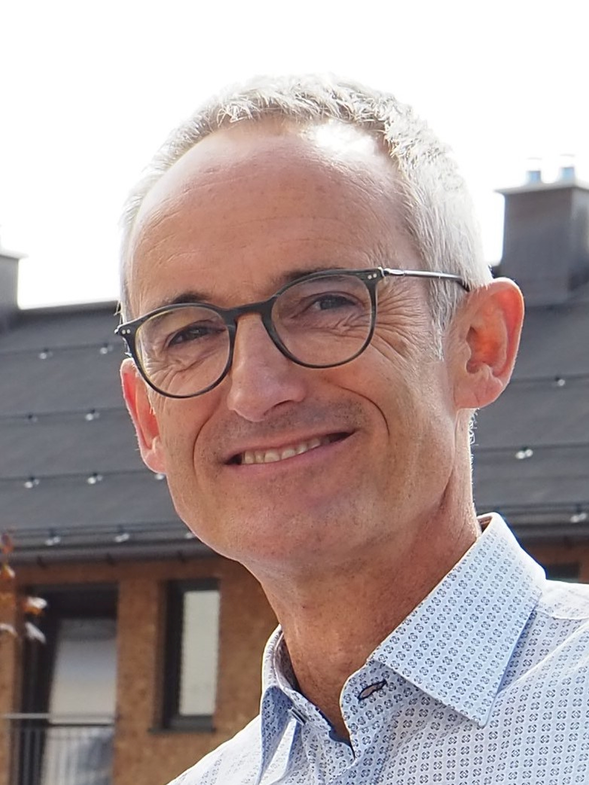 OLYMPUS DIGITAL CAMERA         